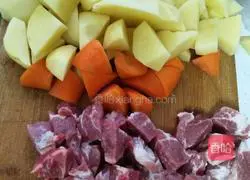 Braised pork with potatoes Illustration of how to do it 1