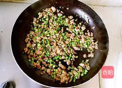 Illustration of how to stir-fry minced meat with garlic moss 8