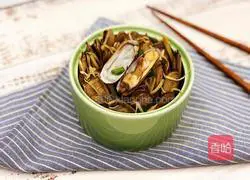 Illustration of how to steam razor clams with green and red wine 9