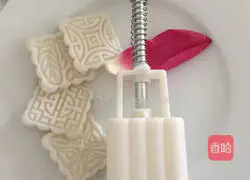 Illustration of making soup stock and mashed potatoes 2