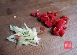 Illustration of how to make stir-fried river shrimp with leeks 3