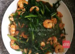 Illustration of how to stir-fry leeks and shrimps 12