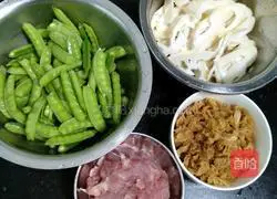 Illustration of how to make bitter bamboo shoots and meat slices soup 1