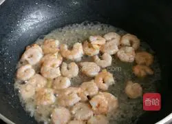 Illustration of how to make stir-fried shrimps and diced shrimps 5