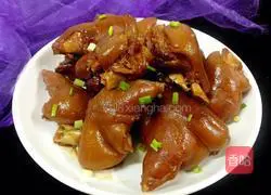 Illustration of how to make rock sugar pig's trotters 13