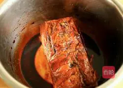 Illustration of how to make pork with pickled vegetables 2