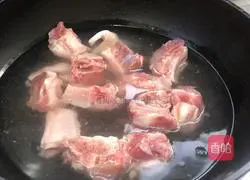 Illustration of how to make chestnut roasted pork ribs 2