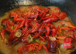 Illustration of how to make spicy crayfish 12