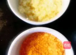Illustration of how to make egg yolk rice baked crab 4