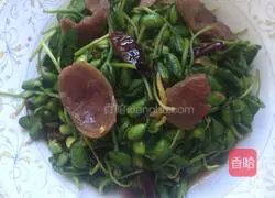 Illustration of how to make fried bean sprouts with sausage 10