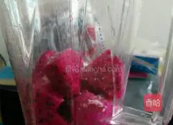 Illustration of how to make dragon fruit mousse 2