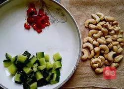 Illustration of how to make cashew shrimp 2 