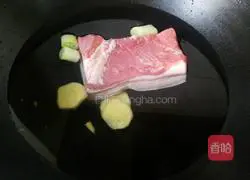 Illustration of how to make twice-cooked pork with carrots 4