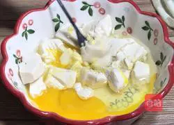 Illustration of how to make steamed eggs with shrimps and tofu 2