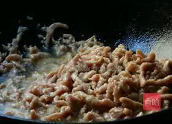 Illustration of how to make Sichuan fish-flavored shredded pork 6