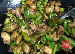 Illustration of how to make Hunan-style rice dumplings with meat covered 10