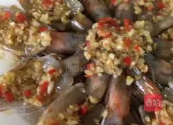 Illustration of how to make open-back shrimp with minced garlic 10