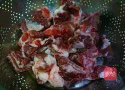 Illustration of how to make sweet and sour pork ribs 1