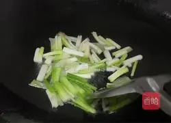 Illustration of how to make scallops with green onions 1