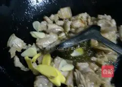 Illustration of how to make crispy pork slices 7