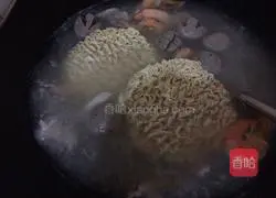 Illustration of how to make shrimp noodle soup 5