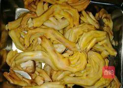 Illustration of braised duck feet 1