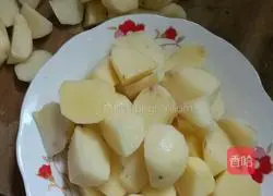 Illustration of how to make double pepper crispy potatoes 3