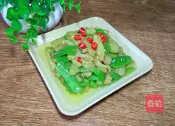 Illustration of how to stir-fry eggplant shreds with pepper 9