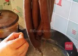 Illustration of how to make blood sausage 19