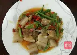 Illustration of how to make twice-cooked pork with celery 5