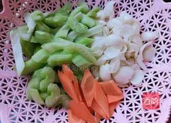 Recipe for Stir-fried Celery with Lily Prawns 9
