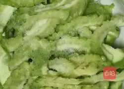 Illustration of how to make stir-fried bitter melon 2