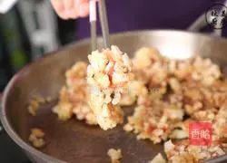 The secret of beach steak is crispy on the outside and tender on the inside.Eat the meat with a big bite~ Illustration of how to make it 15