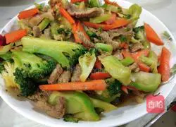 Illustration of how to make stir-fried broccoli and carrots with meat 7