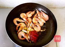 Illustration of braised shrimp in oil 5