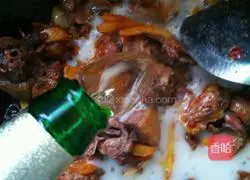 Illustration of how to make pickled pepper and beer duck 6