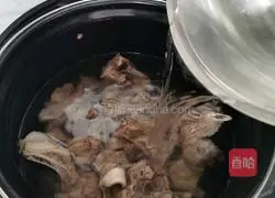 Illustration of how to cook lamb chops stewed with white radish 4