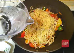 Illustration of how to make fried pasta 14