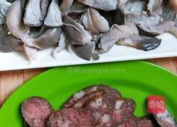 Illustration of how to make sausage and steamed mushrooms 3