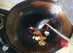 Illustration of how to make green onion and ginger prawn crab 4