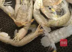 Illustration of how to make salted shrimps and mushrooms 2