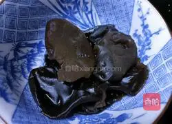 Illustration of how to make stir-fried tendons with shrimps 4