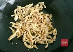 Illustration of authentic Northeastern spicy shredded pork 5