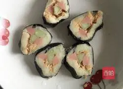 Illustration of how to make mashed potato and seaweed rolls 1