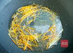 Illustration of how to make old-fashioned pot-wrapped pork 10