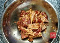 Illustration of how to make steamed pork ribs and pork belly 3