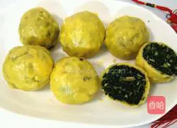 Illustration of how to make thin-crusted shepherd's purse dumplings with large fillings 11