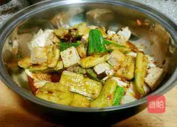 Illustration of how to make boiled beef hot pot 4