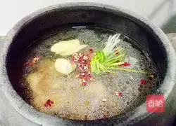 Illustration of how to make sour radish and duck soup 7