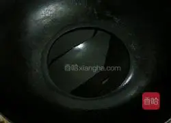 Illustration of how to make scallion oil and sea melon seeds 9